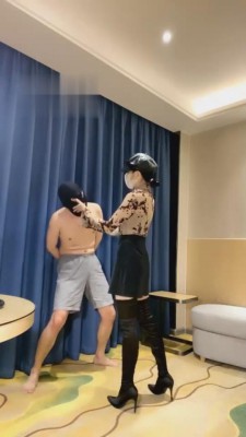 【弯弯小阿姨】口嗨跑骚狗的下场 bf2758