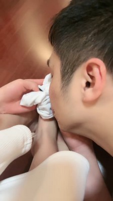 【桃幼幼】反绑强制鞭打踩踏/骑马/洗脚水窒息 bf26361