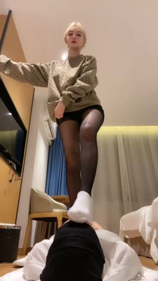 【千条姐】精神小妹原味白袜+小白鞋+黑丝气味羞辱【完整版】bf26496