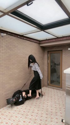 【桃幼幼】圈养教训脚奴-手铐捆绑/鞭打/骑马耳光/关户外囚禁 bf27442