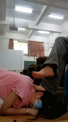 【小可可呀】教室调学生部长当母畜/坐垫/脚喂食/舔鞋底 bf29894