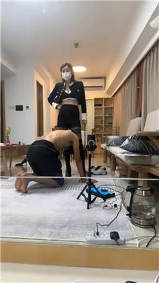 【阳光女王】香港女王-性感黑丝诱惑虐杀 JS240601-1
