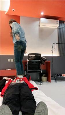 【莹莹】AJ脏鞋白袜踩踏地毯M JS250221-8