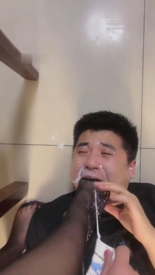 【诺诺子】原味丝足脚碾压脚下奴 bf9537