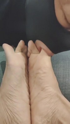 【芒果】舔脚舔的非常投入的狗 bf3285