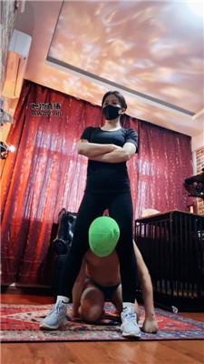 【冷颜】运动后原味鞋袜虐绿帽 bf51105